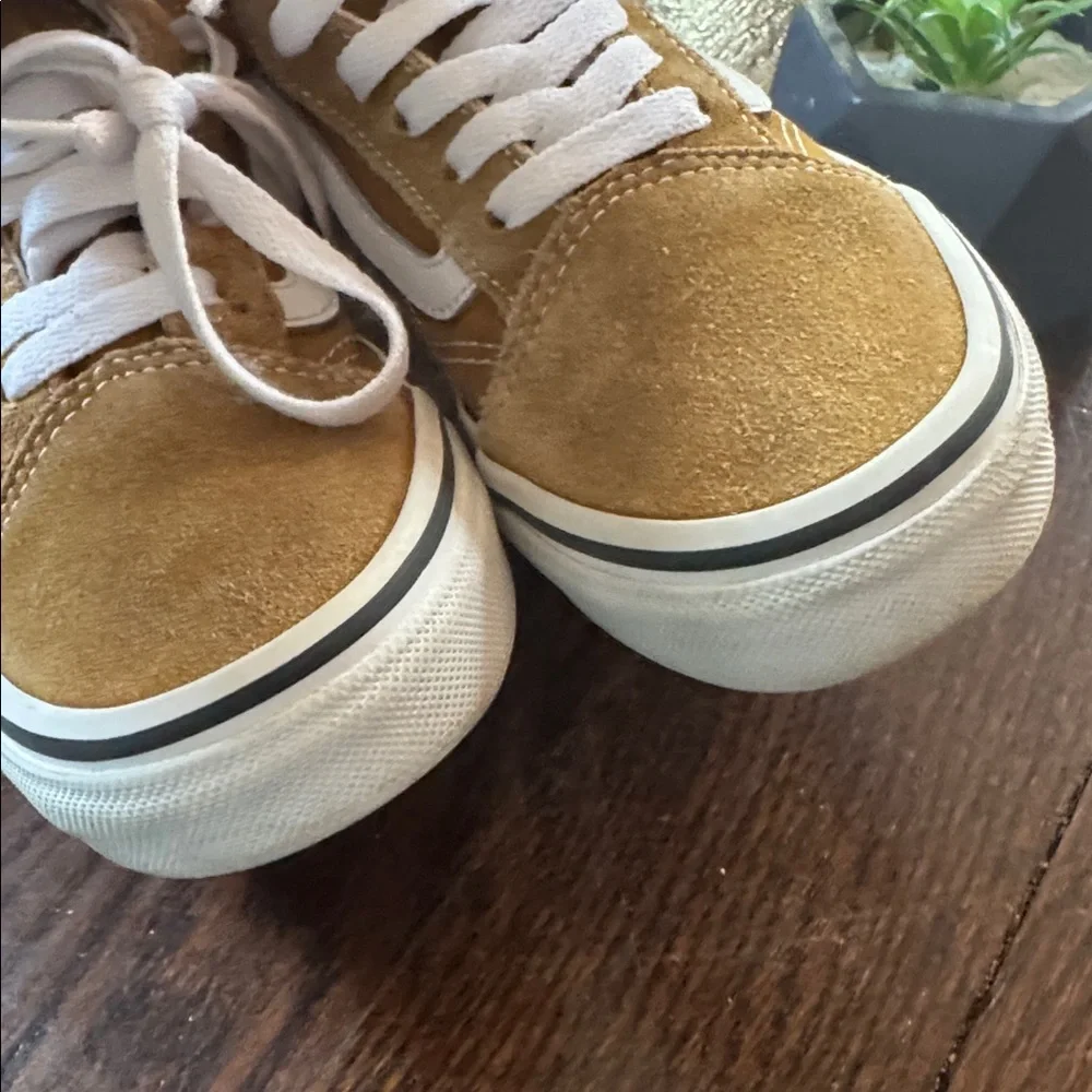 Vans Tan Kids Sneakers with White Laces size 3